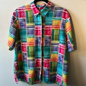 Multicoloured geometric button up